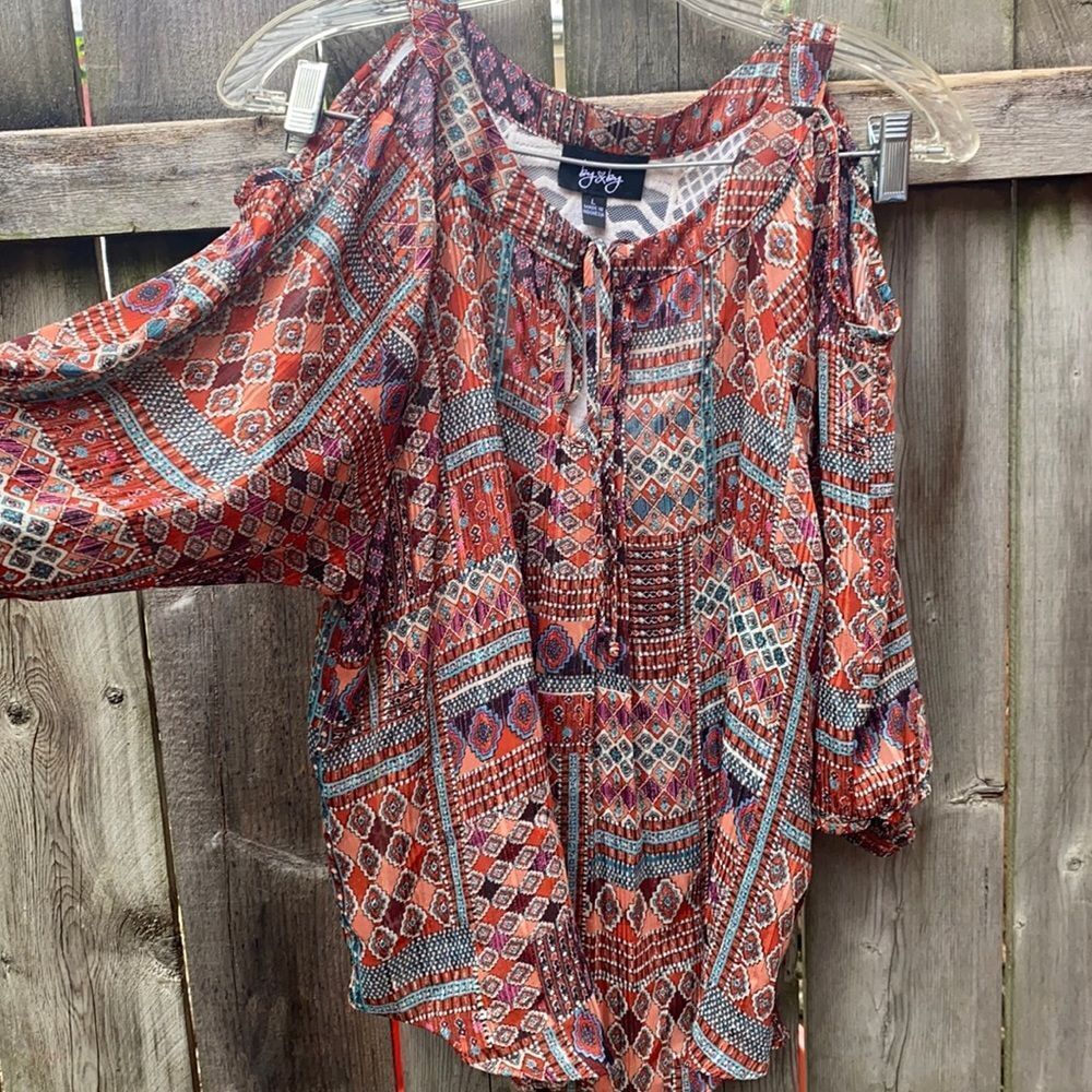 By & By boho top sz. L